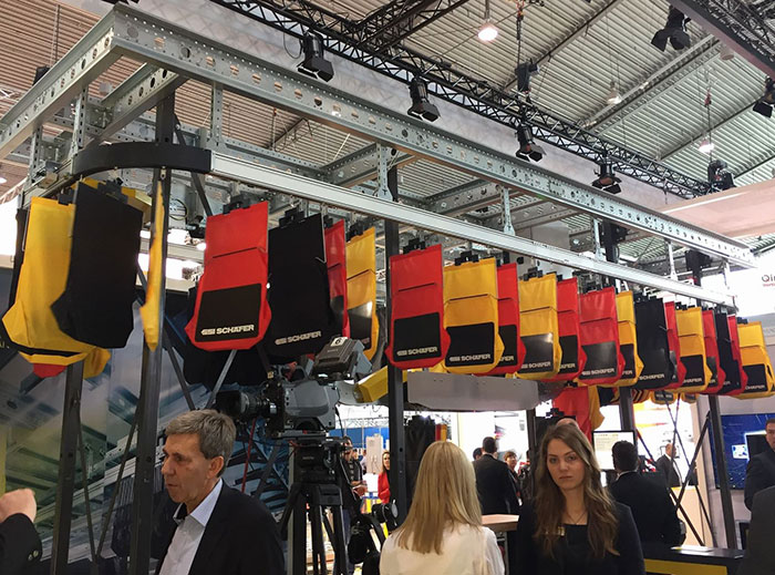 写真1: SSI SCHAEFER社の“SSI CARRIER” 搬送方式自体は従来からあるもの